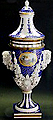 A vase shaped clock in hard-paste 'Niderviller' porcelain with flat rotating (cercles tournant) enamel dials. €. 12.000,-